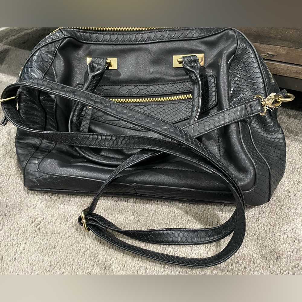 Apt 9 handbag with shoulder strap